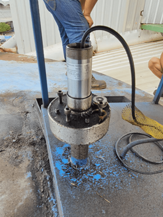 Senix ToughSonic sensor, measuring in action